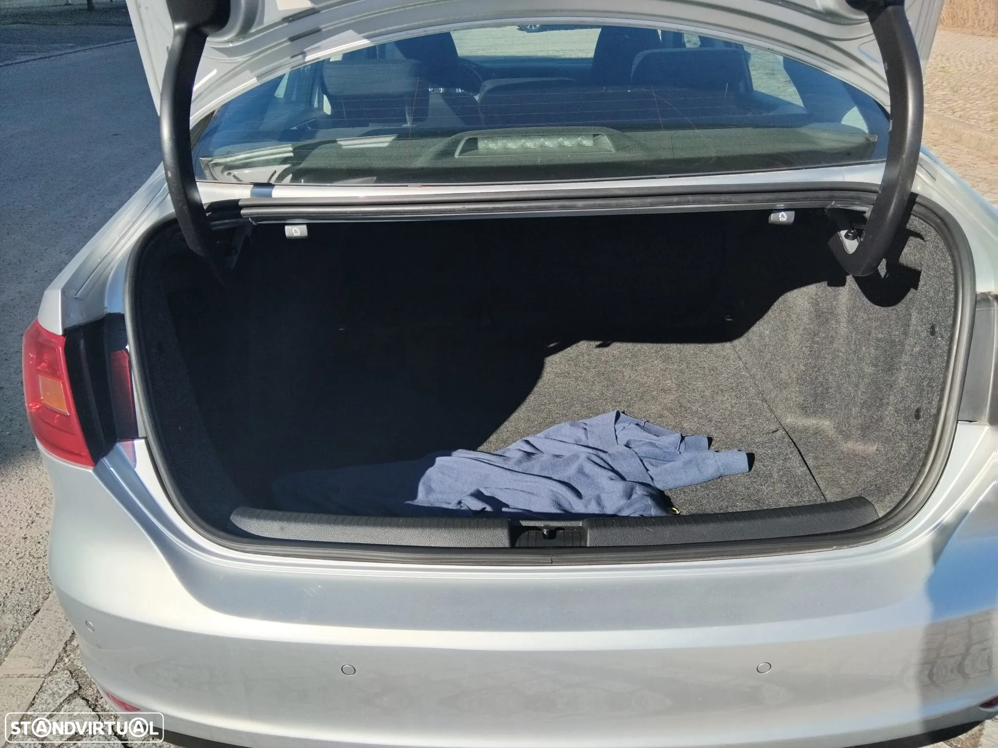 VW Jetta 1.6 TDi Confortline BM - 7