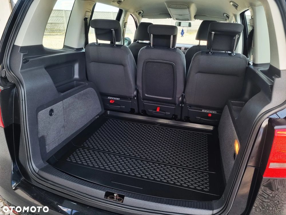 Volkswagen Touran - 14