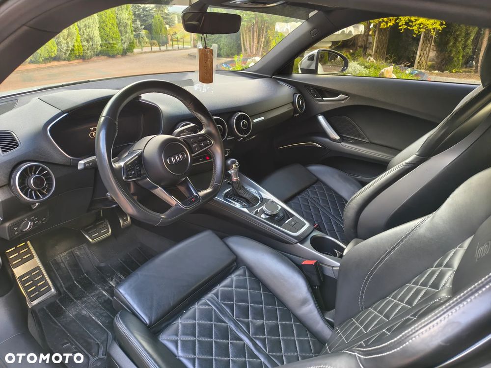 Audi TT S Coupé - 14