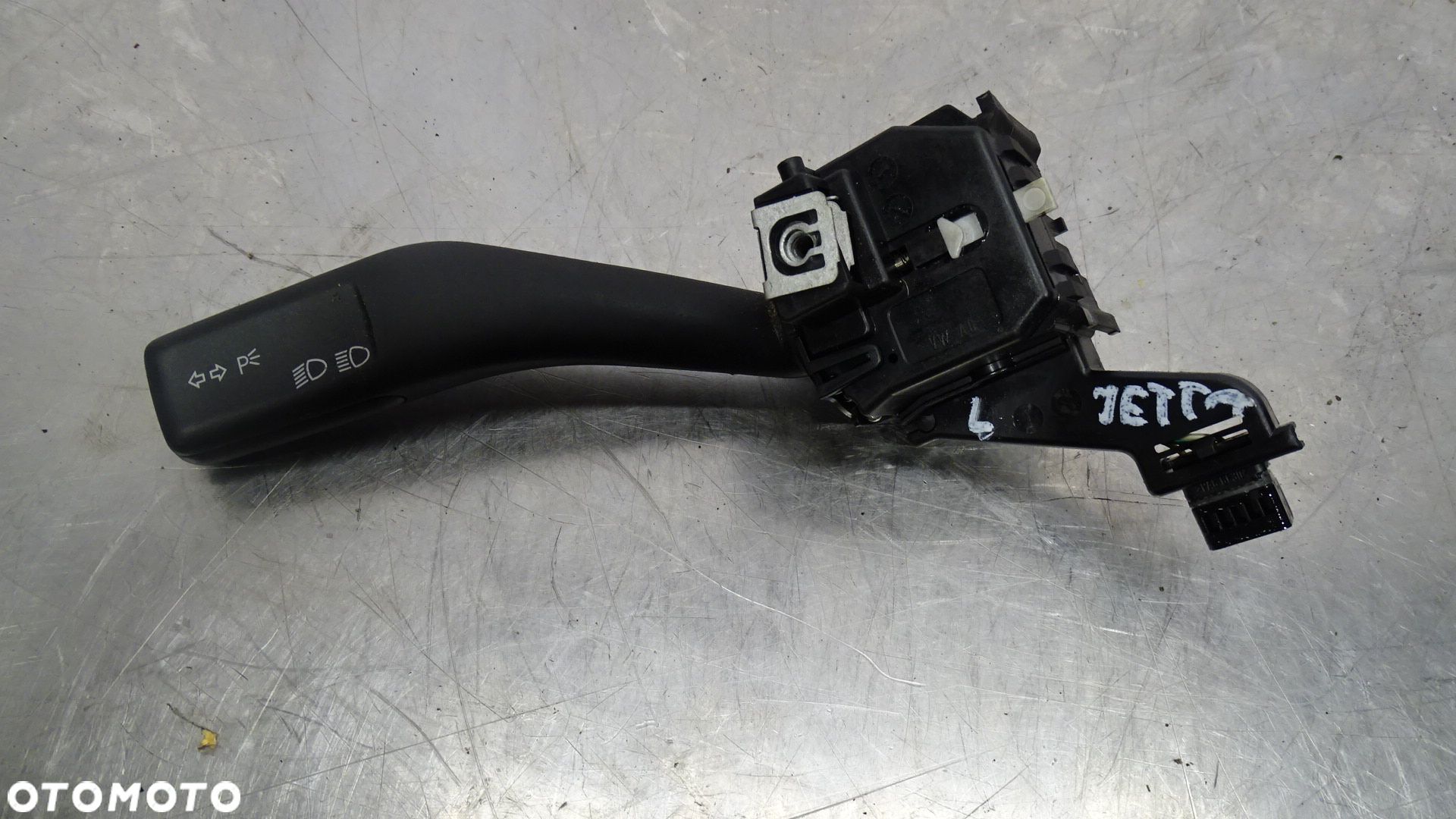 PRZEŁĄCZNIK ŚWIATEŁ KIERUNKOWSKAZÓW VOLKSWAGEN JETTA V 1.9TDI 1K0953513 - 1