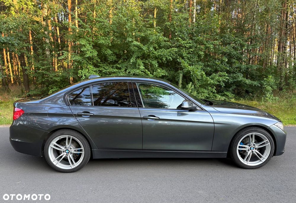 BMW Seria 3 318d Sport Line - 11