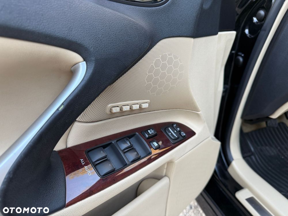 Lexus IS 220 D Prestige - 29