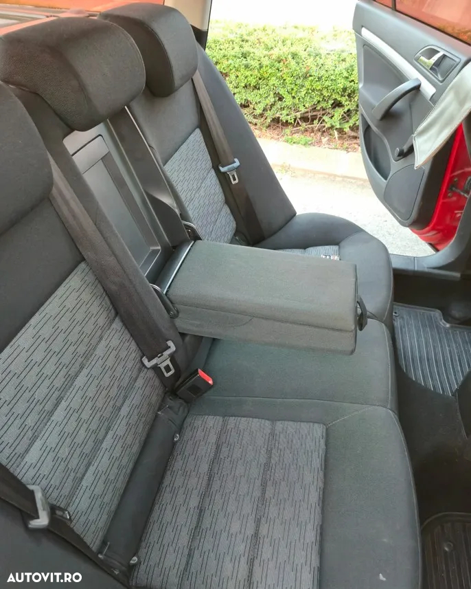 Skoda Octavia Combi 1.6 TDI Ambiente DSG - 11
