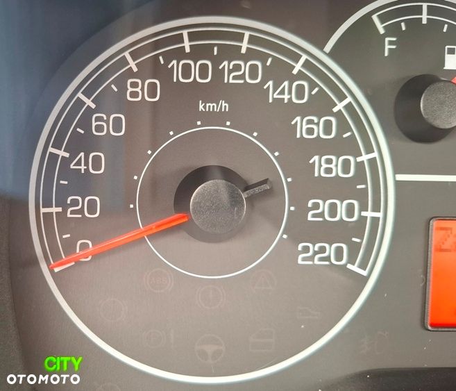 Fiat Grande Punto Actual 1.4 8V Estiva Blue&Me Euro5 - 13