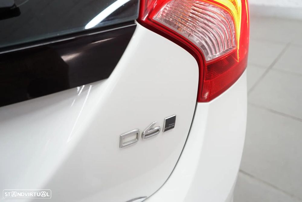 Volvo V60 2.4 D6 R-Design AWD Phev - 17