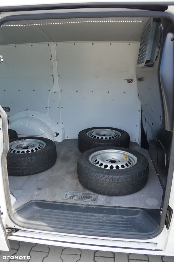 Volkswagen Transporter - 25