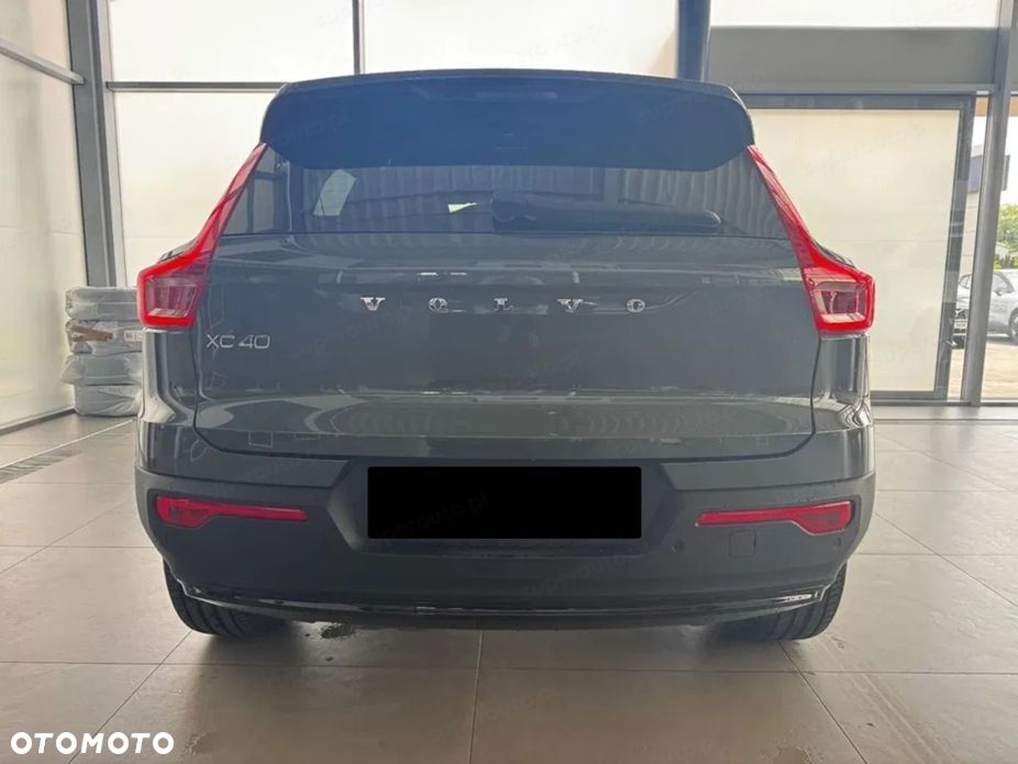 Volvo XC 40 B3 Plus Dark - 4