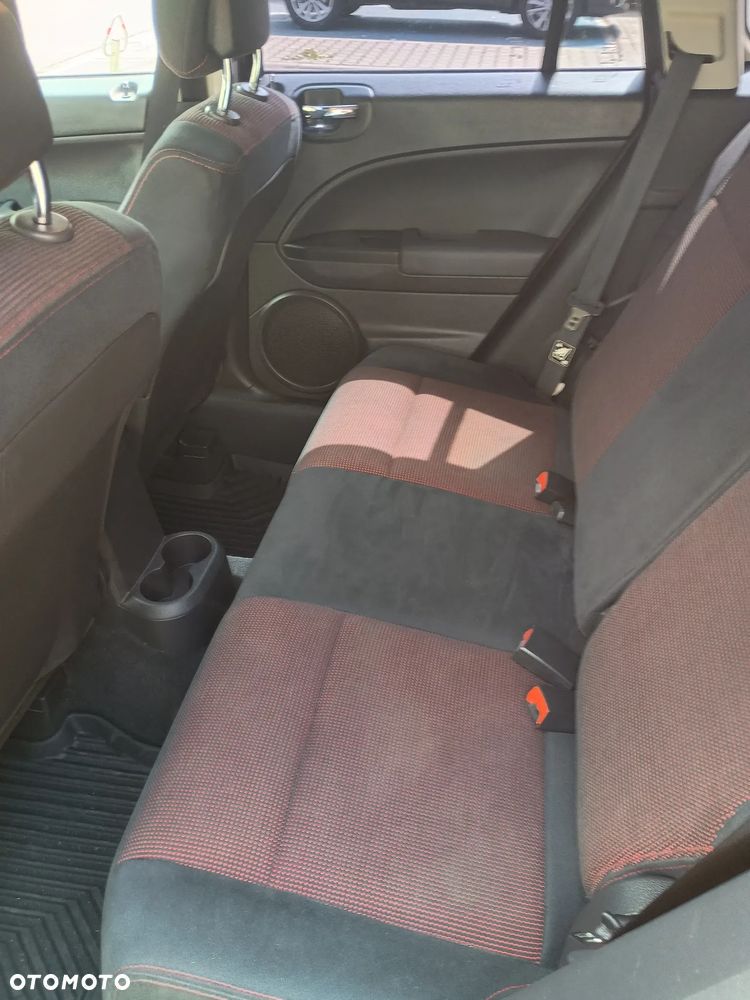 Dodge Caliber - 11