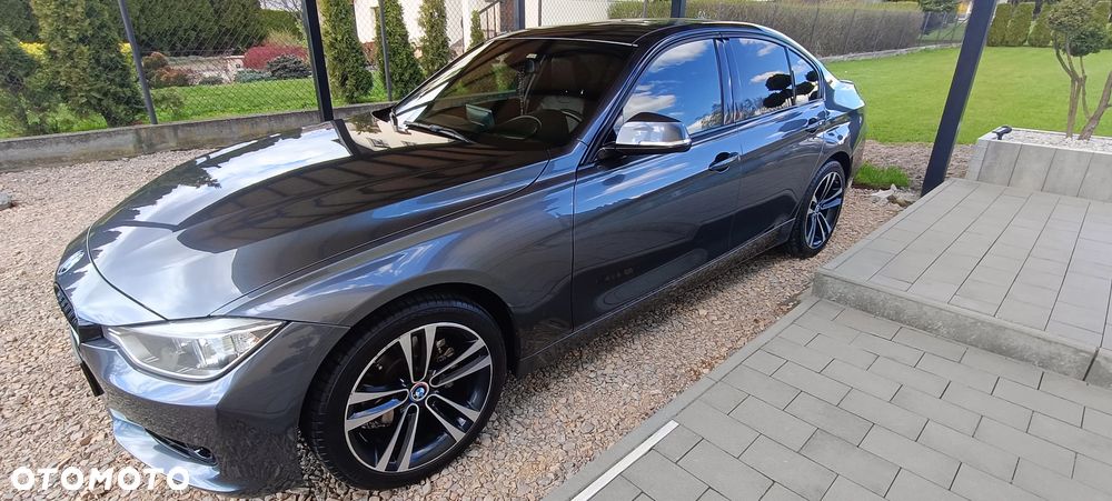 BMW Seria 3 328i Sport Line - 4