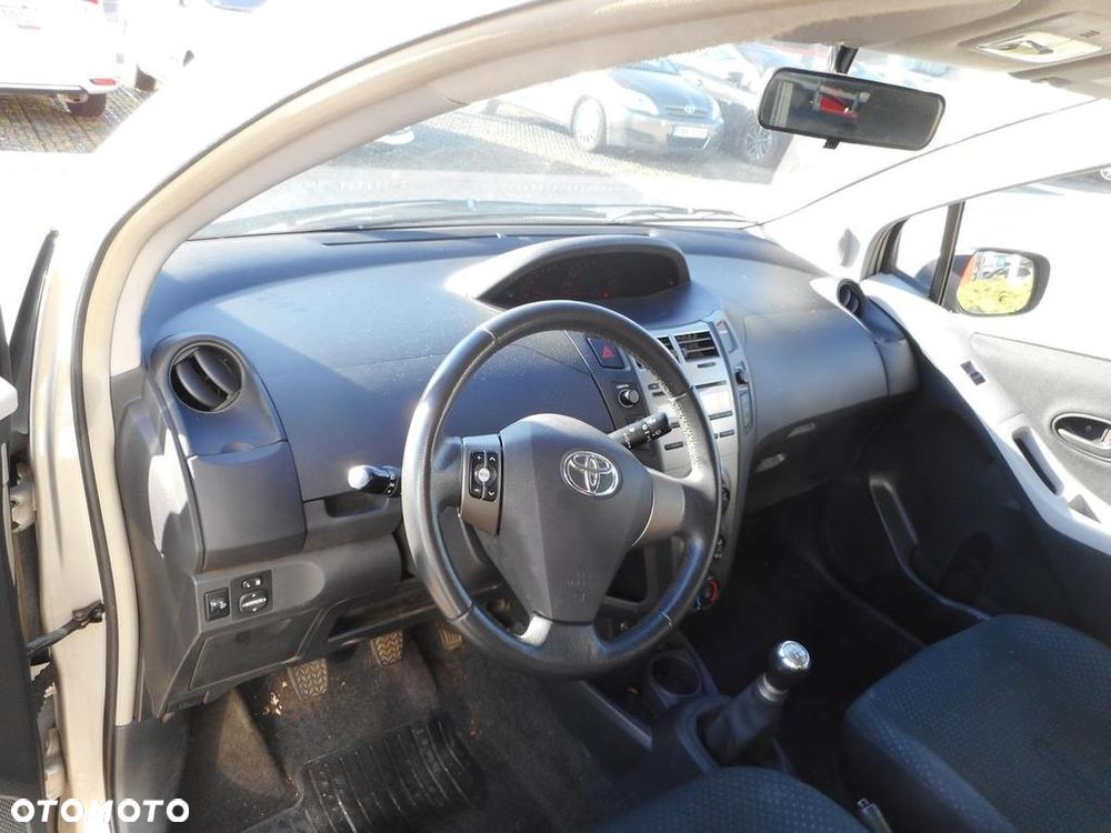 Toyota Yaris - 9