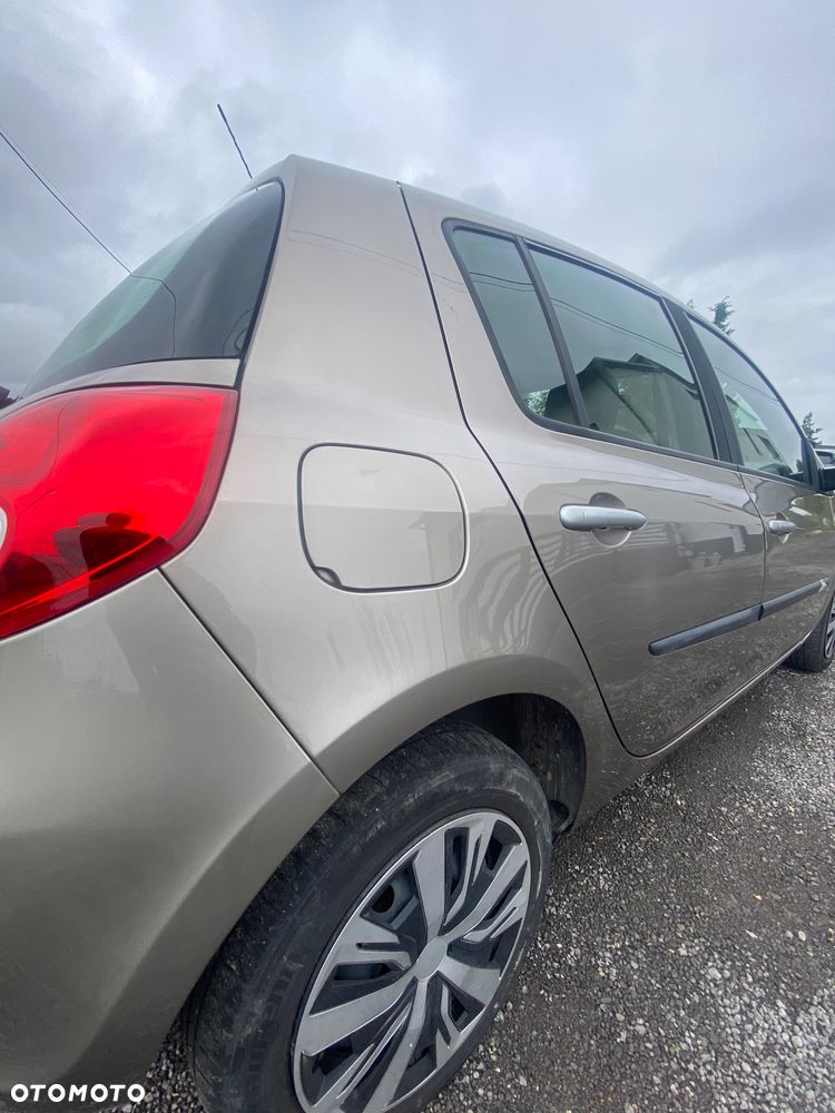 Renault Clio - 30