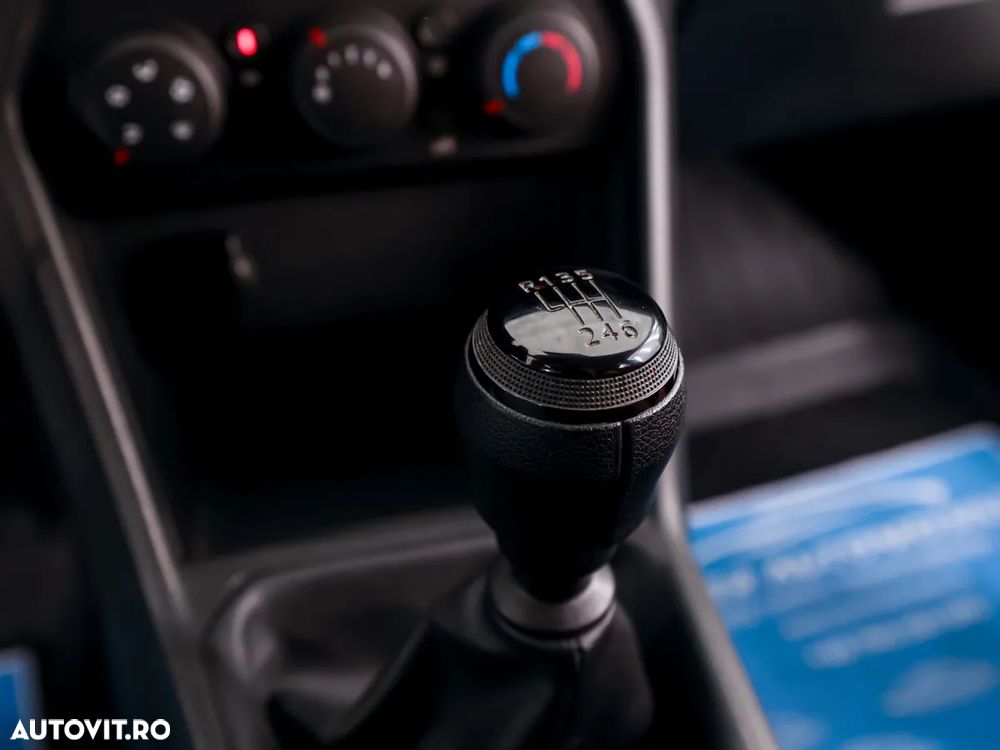 Dacia Logan TCe 90 Essential - 23