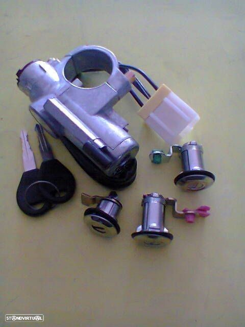 kit fechos novo Nissan Pickup D21 King Cab anos 1986 até 1997 (NOVO) - 2
