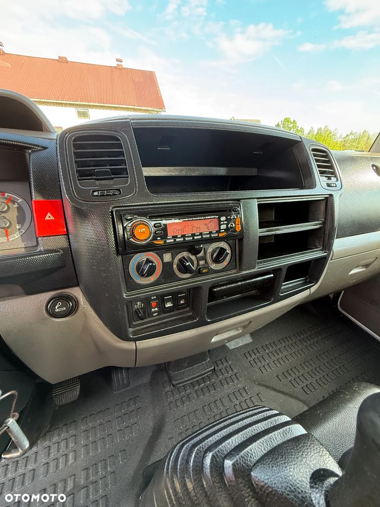 Nissan CABSTAR - 11