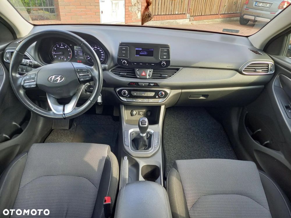 Hyundai i30 1.5 DPI Classic + - 10