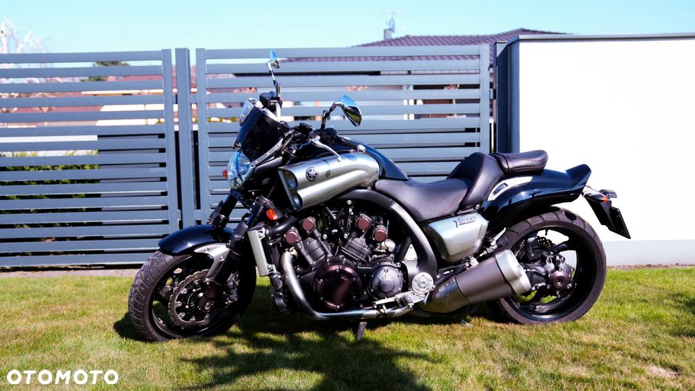 Yamaha V-MAX - 1