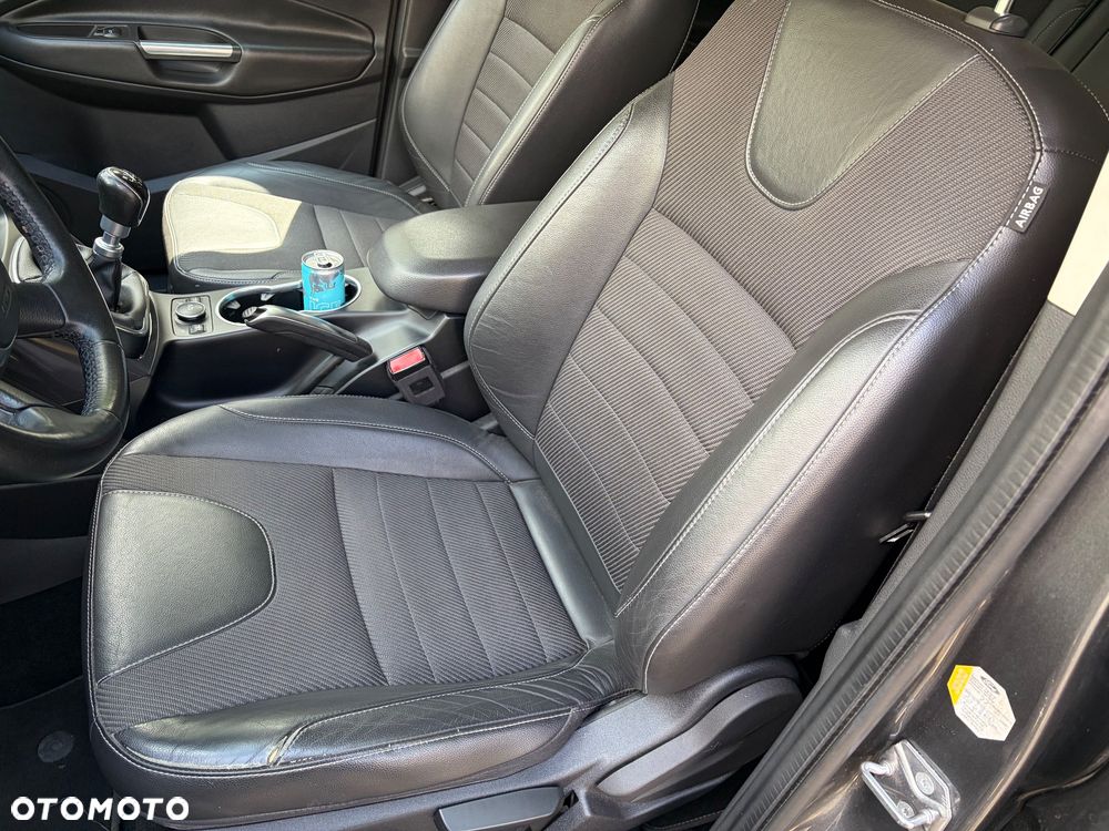 Ford Kuga 2.0 TDCi FWD Titanium - 24