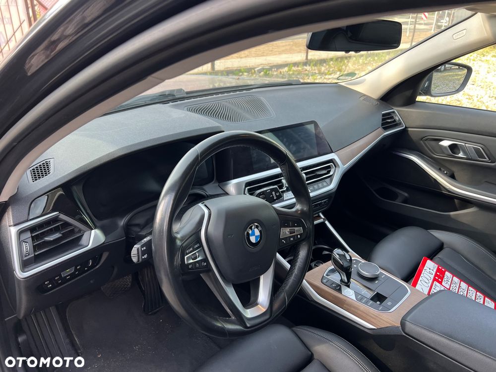 BMW Seria 3 320d xDrive - 13