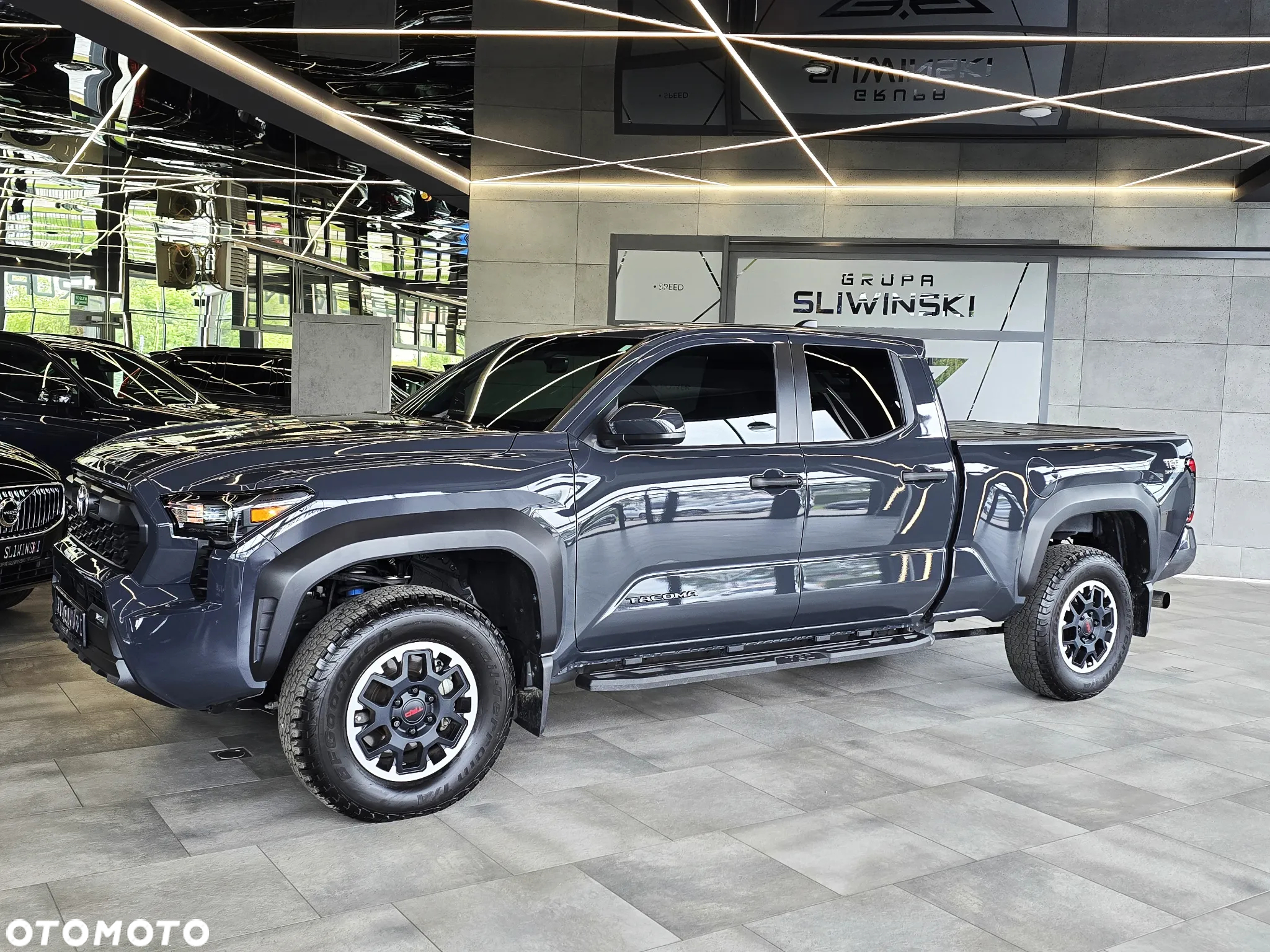 Toyota Tacoma - 4