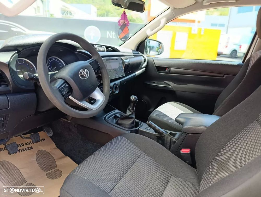 Toyota hilux 2.4 d-4d 4wd ce 3l - 12