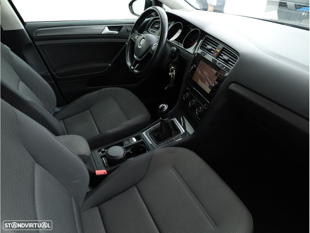 VW Golf Variant 1.6 TDi Confortline - 26