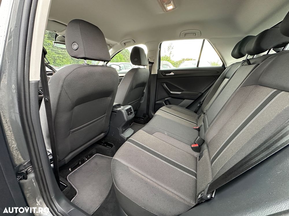 Volkswagen T-Roc - 8
