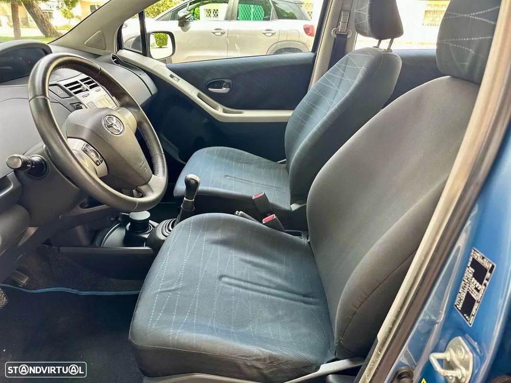 Toyota Yaris 1.0 VVT-i Sol AC+VSC - 19