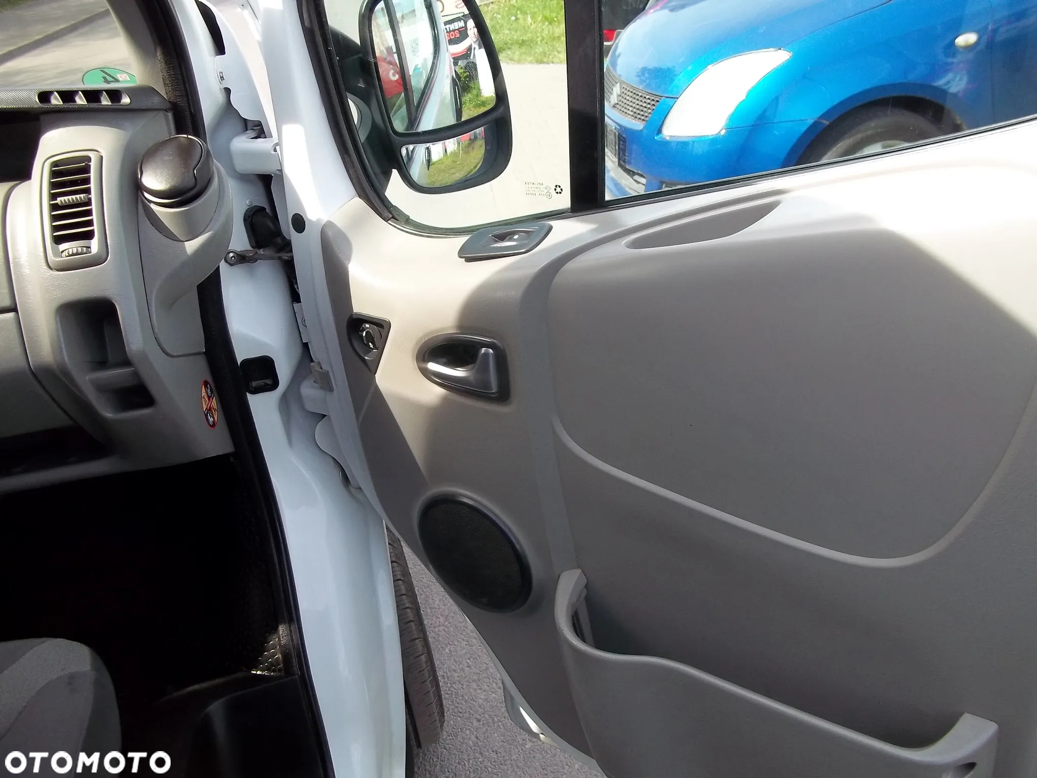 Renault Trafic 2.0 dCi 115 Combi L2H1 - 17