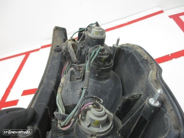 FAROLIM TRASEIRO ESQUERDO MITSUBISHI PAJERO SPORT I 2003 - - 3