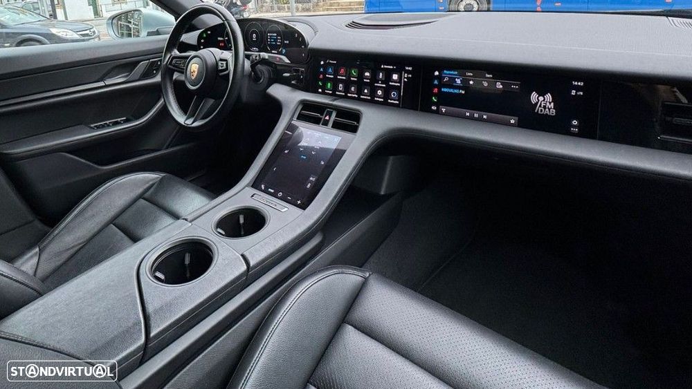 Porsche Taycan 4S - 16