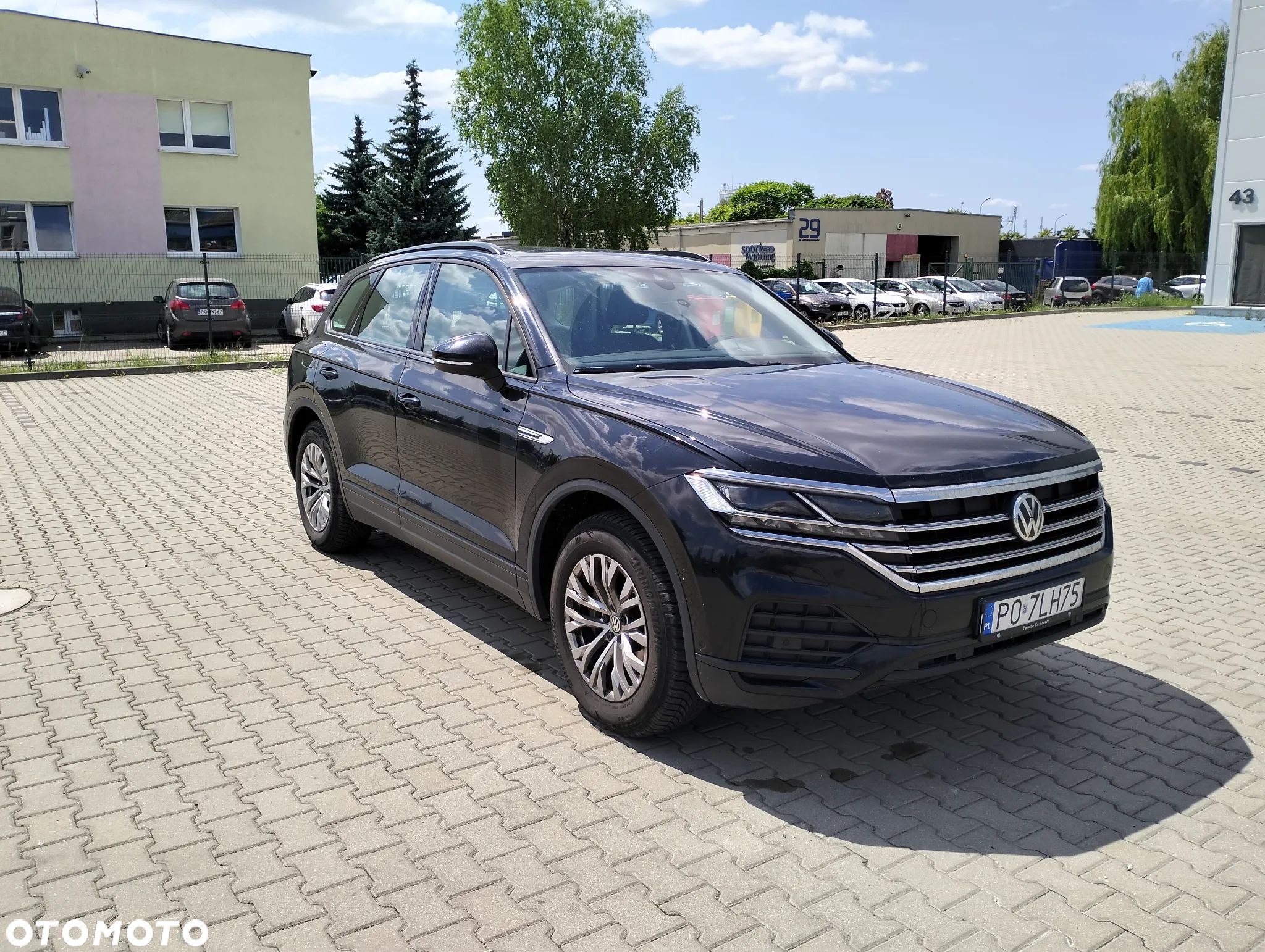 Volkswagen Touareg - 1