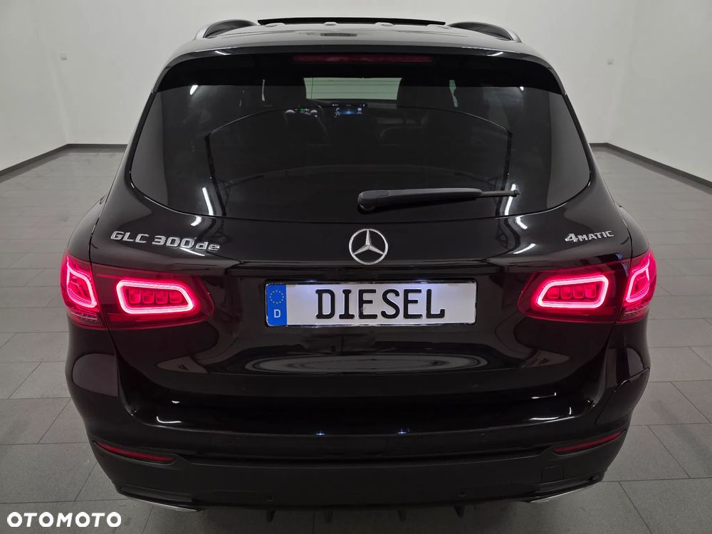 Mercedes-Benz GLC 300 de 4Matic 9G-TRONIC AMG Line Plus - 36