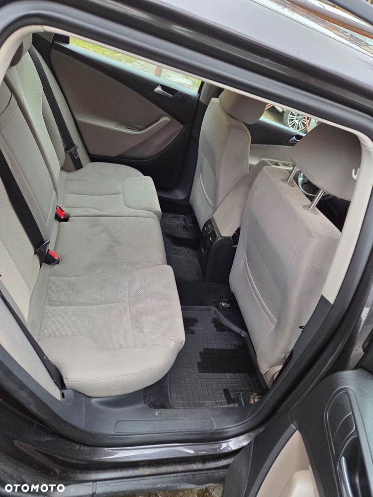 Volkswagen Passat 2.0 TDI DPF DSG Trendline - 8