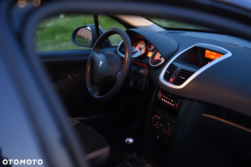 Peugeot 207 - 22