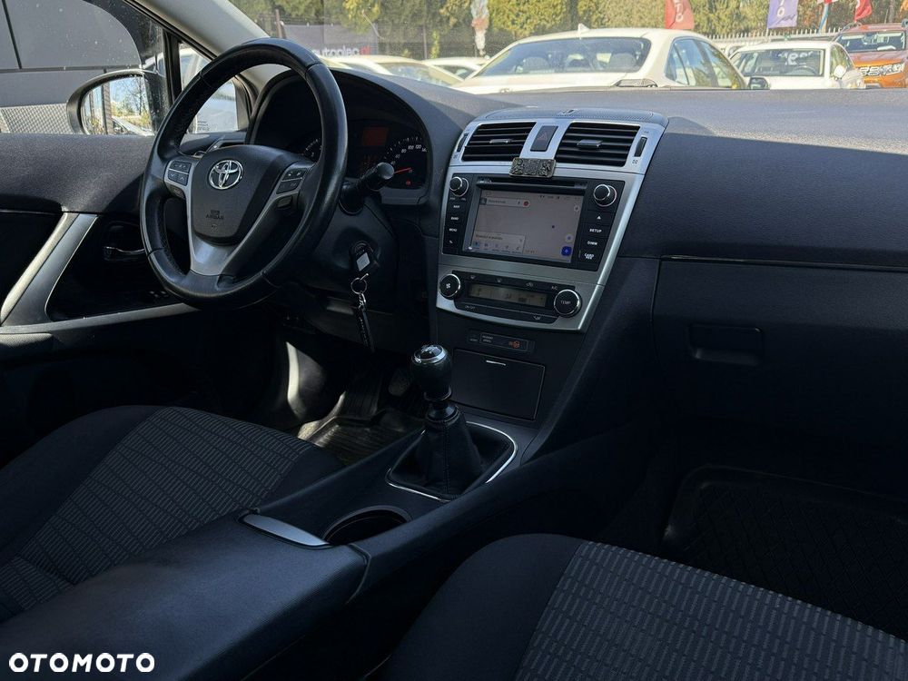Toyota Avensis 1.8 Premium - 12