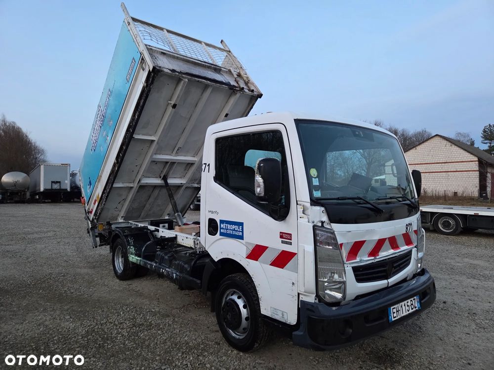 Renault Maxity Cabstar - 4