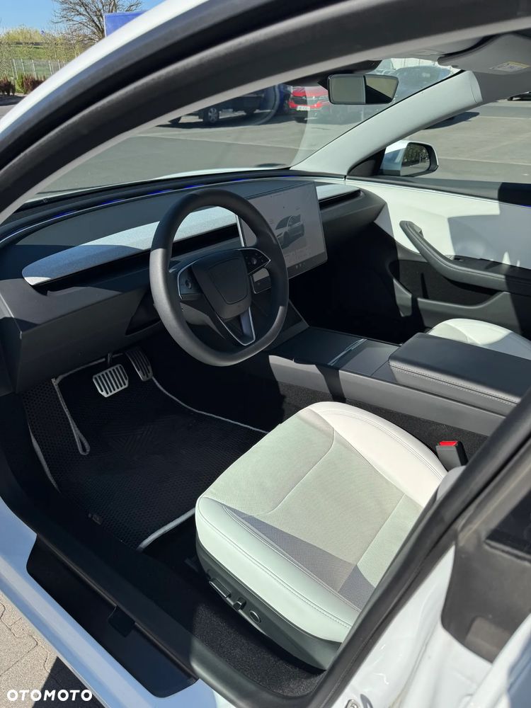 Tesla Model 3 - 7