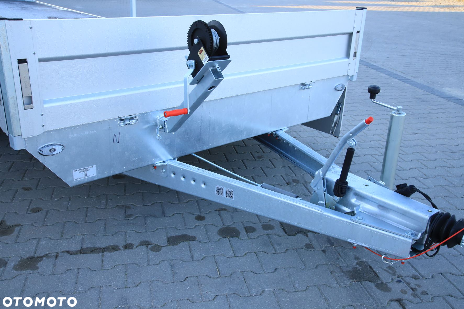 Niewiadów Boss 5.5 x 2.1 burty aluminiowe 3 osie po 1350kg koła 195R13C - 13