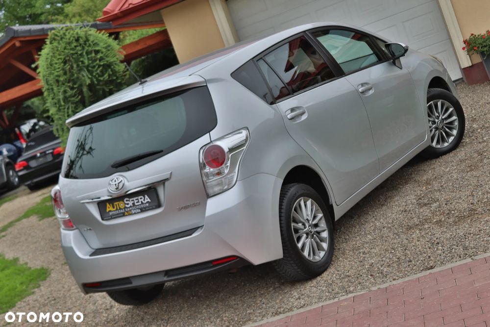 Toyota Verso 1.8 Premium 7os - 9