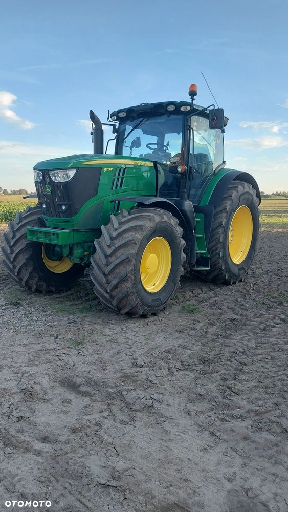 John Deere 6215R - 2