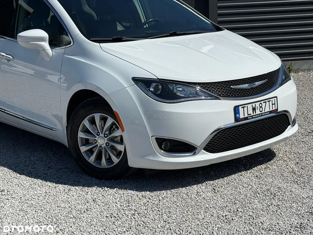 Chrysler Pacifica - 7