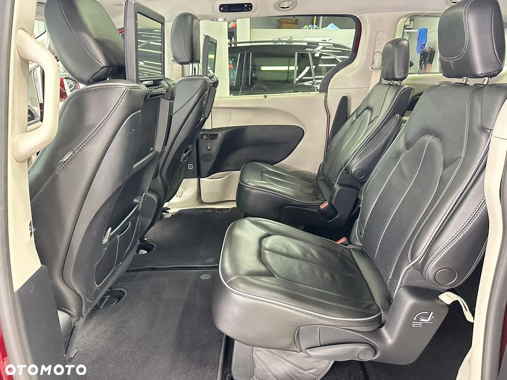 Chrysler Pacifica - 11