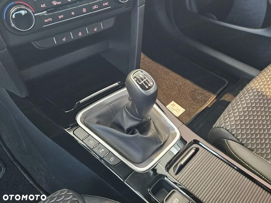 Kia Ceed 1.5 T-GDI Tribute - 10