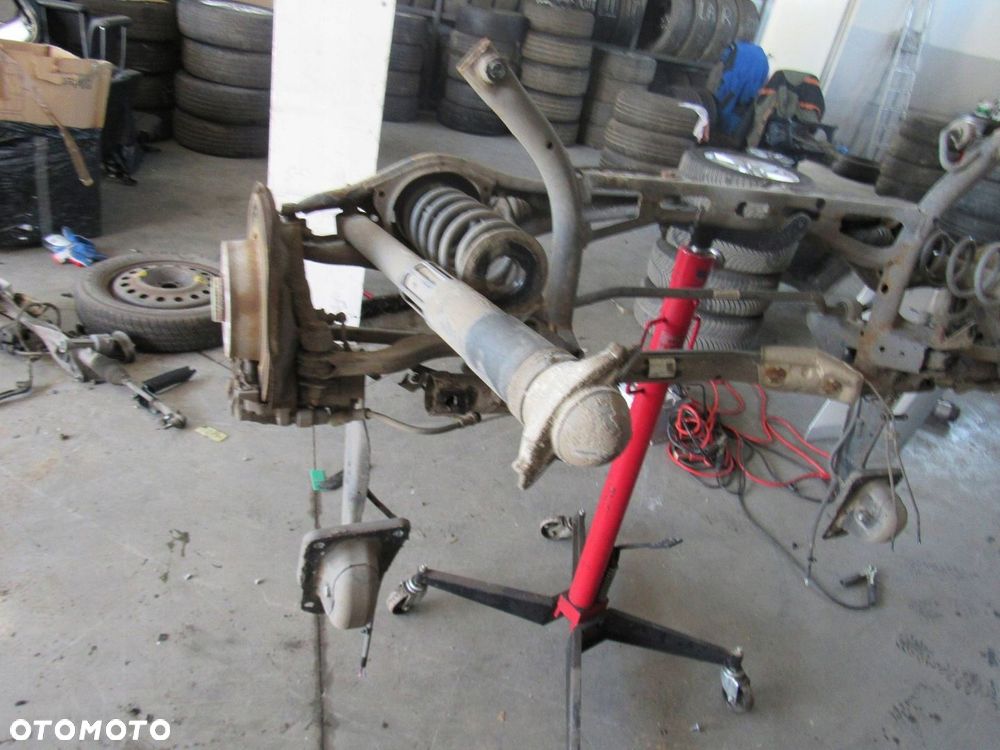 Volkswagen Golf VII 2016 tył zawieszenie oś - 1