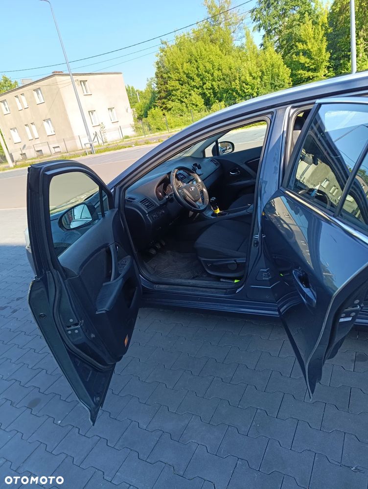 Toyota Avensis 1.8 Sol - 10