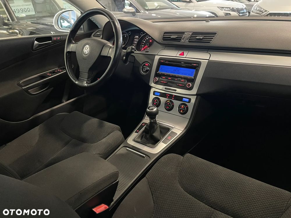 Volkswagen Passat Variant 2.0 TDI DPF BlueMot Comfortline - 14