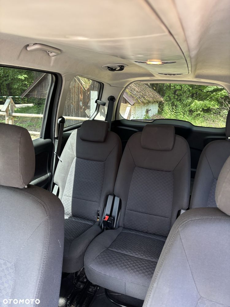 Ford Galaxy - 8