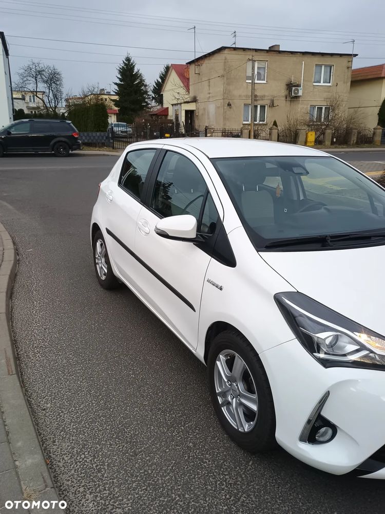 Toyota Yaris Hybrid 100 Sol - 2