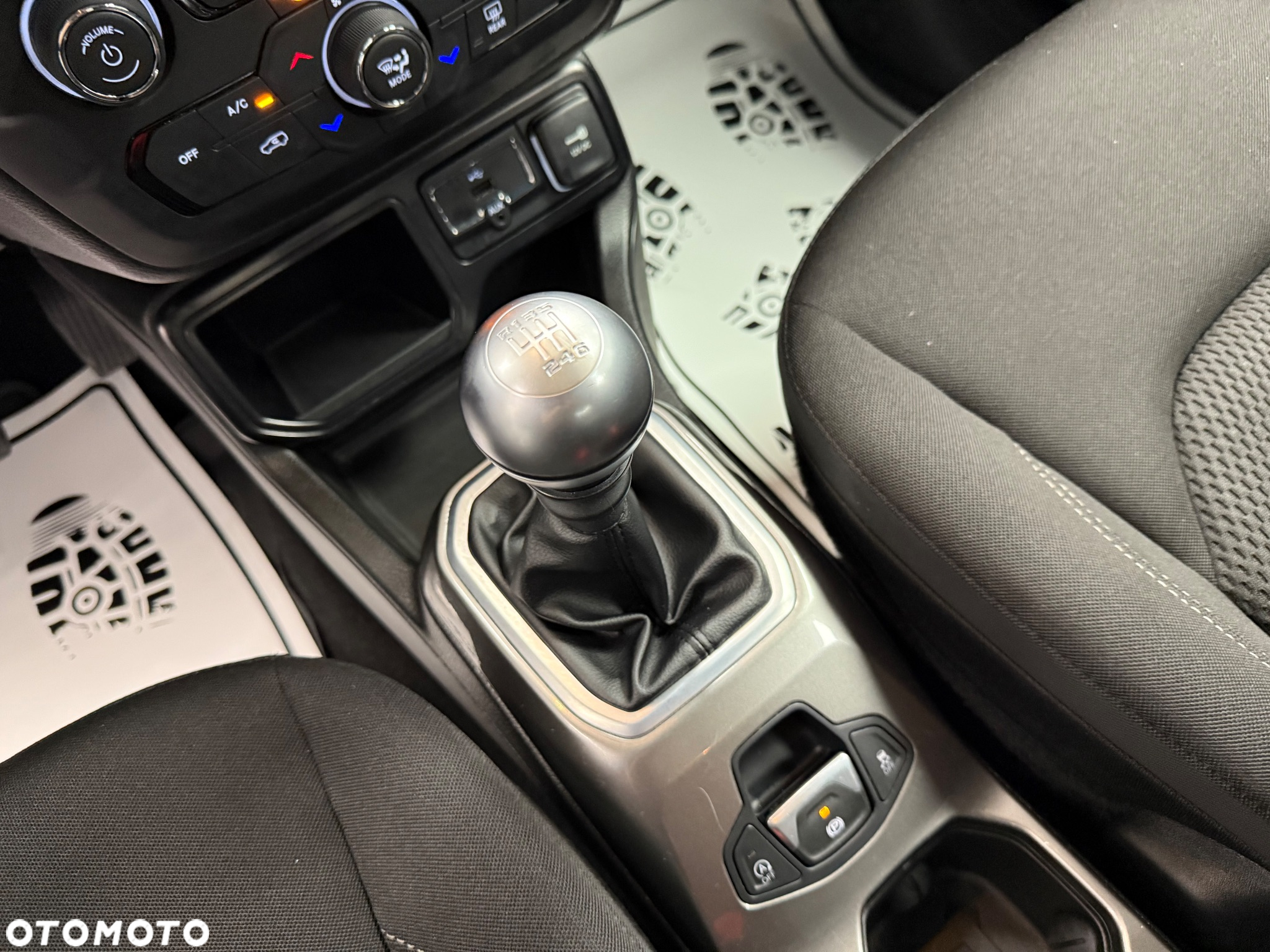 Jeep Renegade - 14