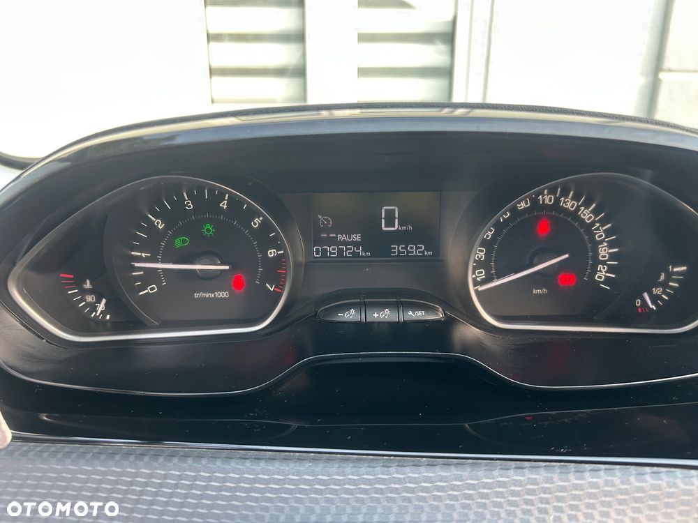 Peugeot 2008 1.2 Pure Tech Access EU6 - 11